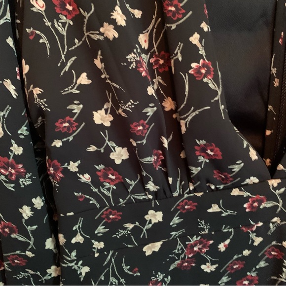 Dee Elly - Floral Skater Deep Cut Mini Dress - SZ M - Worn Once - Picture 6 of 6